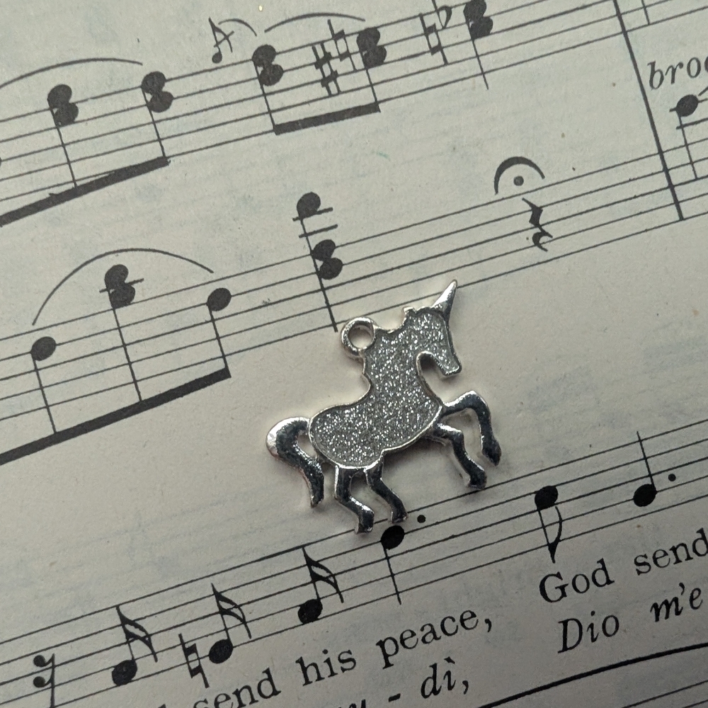 Silver Glitter Unicorn Pendant - Picture 2 of 6